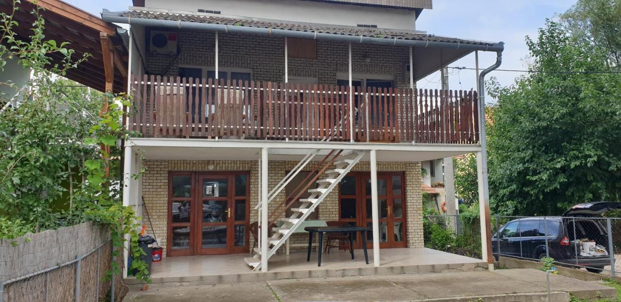 Sarga311 Ueduelohaz Szeged Villa Dış mekan fotoğraf