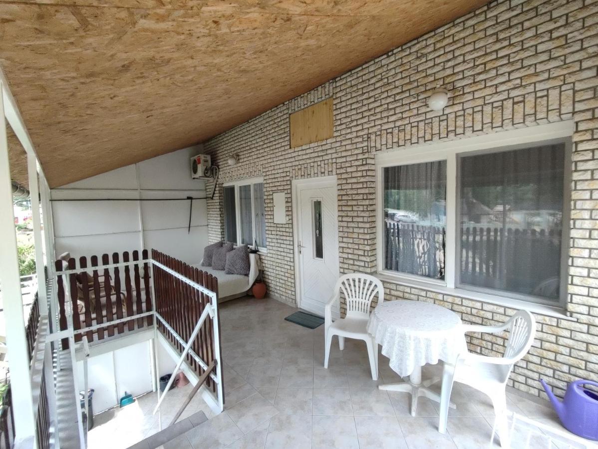 Sarga311 Ueduelohaz Szeged Villa Dış mekan fotoğraf